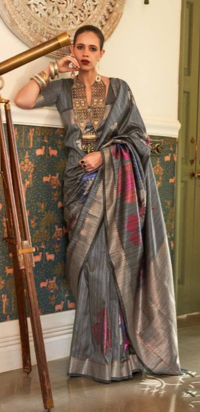 HANDLOOM WEAVING SILK SAREE