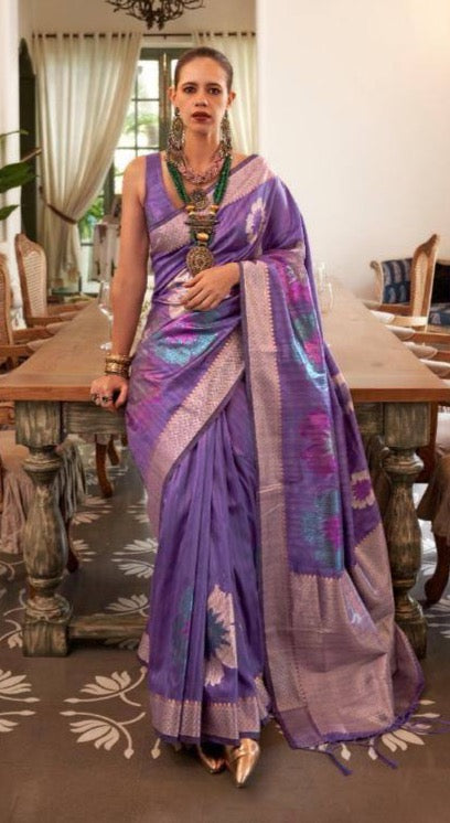 HANDLOOM WEAVING SILK SAREE