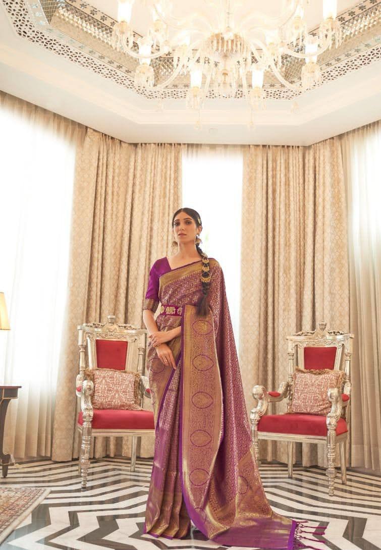 HANDLOOM WEAVING SAREES