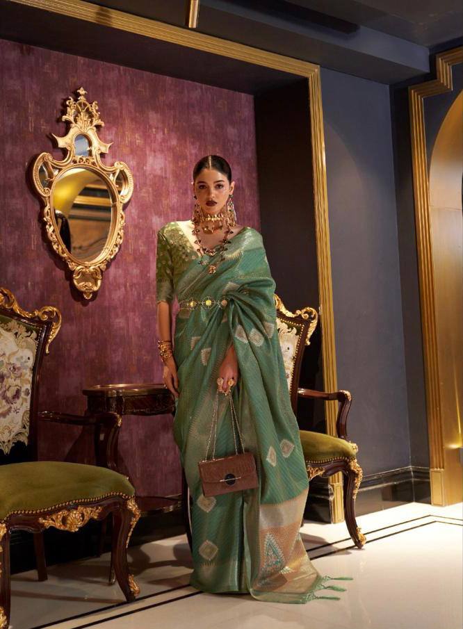 Zari Base Handloom Weaving Silk Sarees