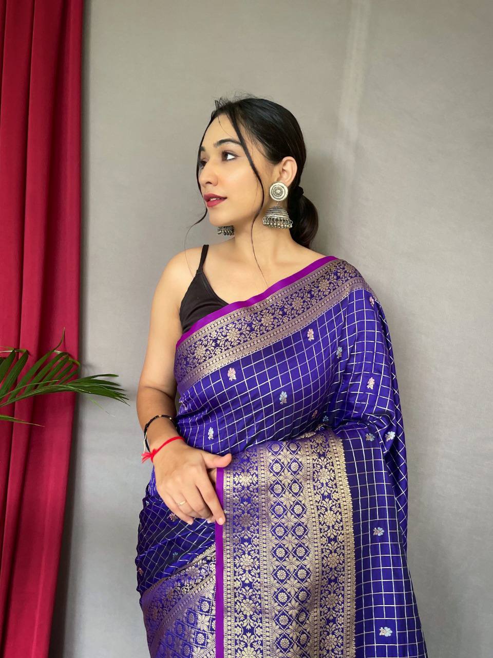 Blue Heavy Gold Big Jacquard Weaving Border Handloom Saree