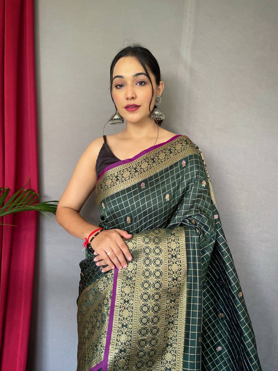 Green Heavy Gold Big Jacquard Weaving Border Handloom Saree