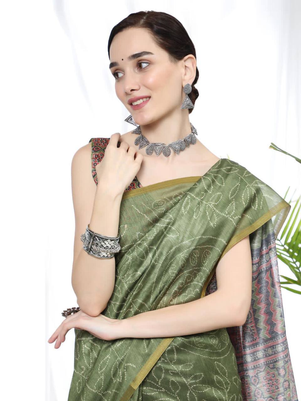 Mehendi Soft Linen Cotton Saree With Beautiful Bandhani
