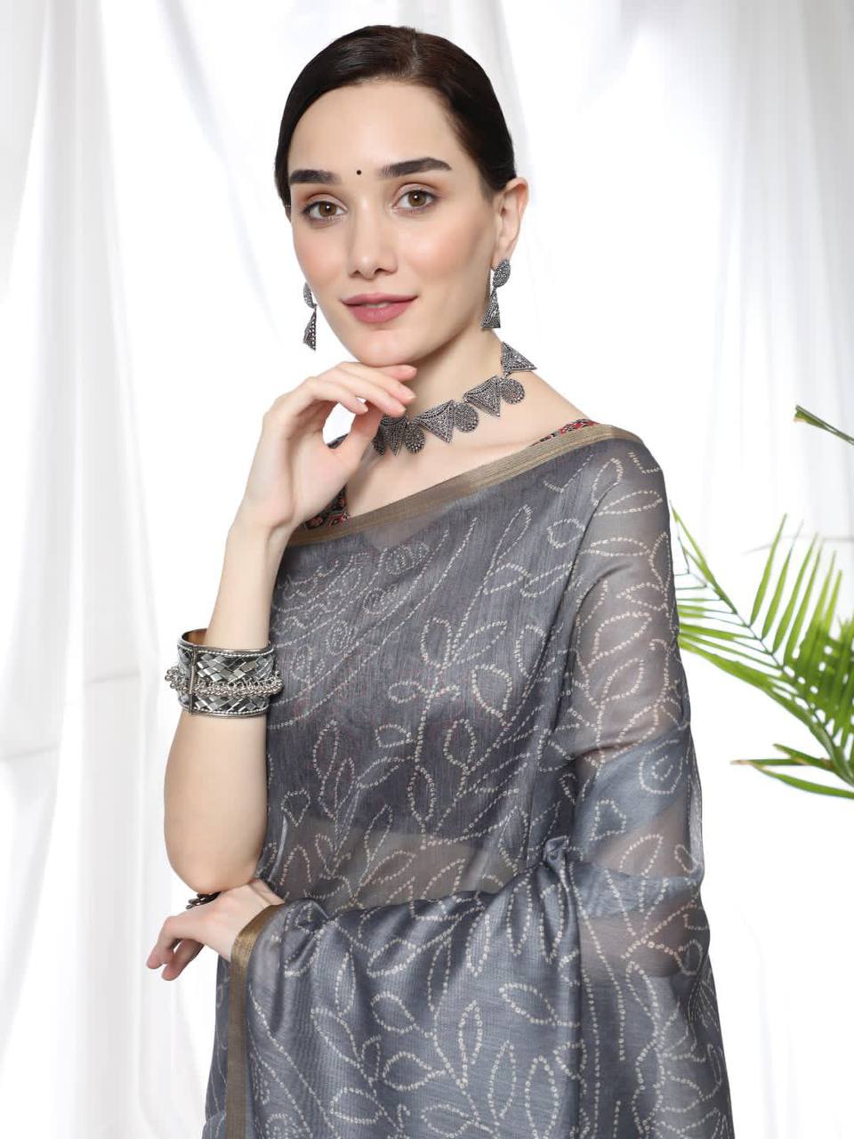 Grey Soft Linen Cotton Saree With Beautiful Bandhani