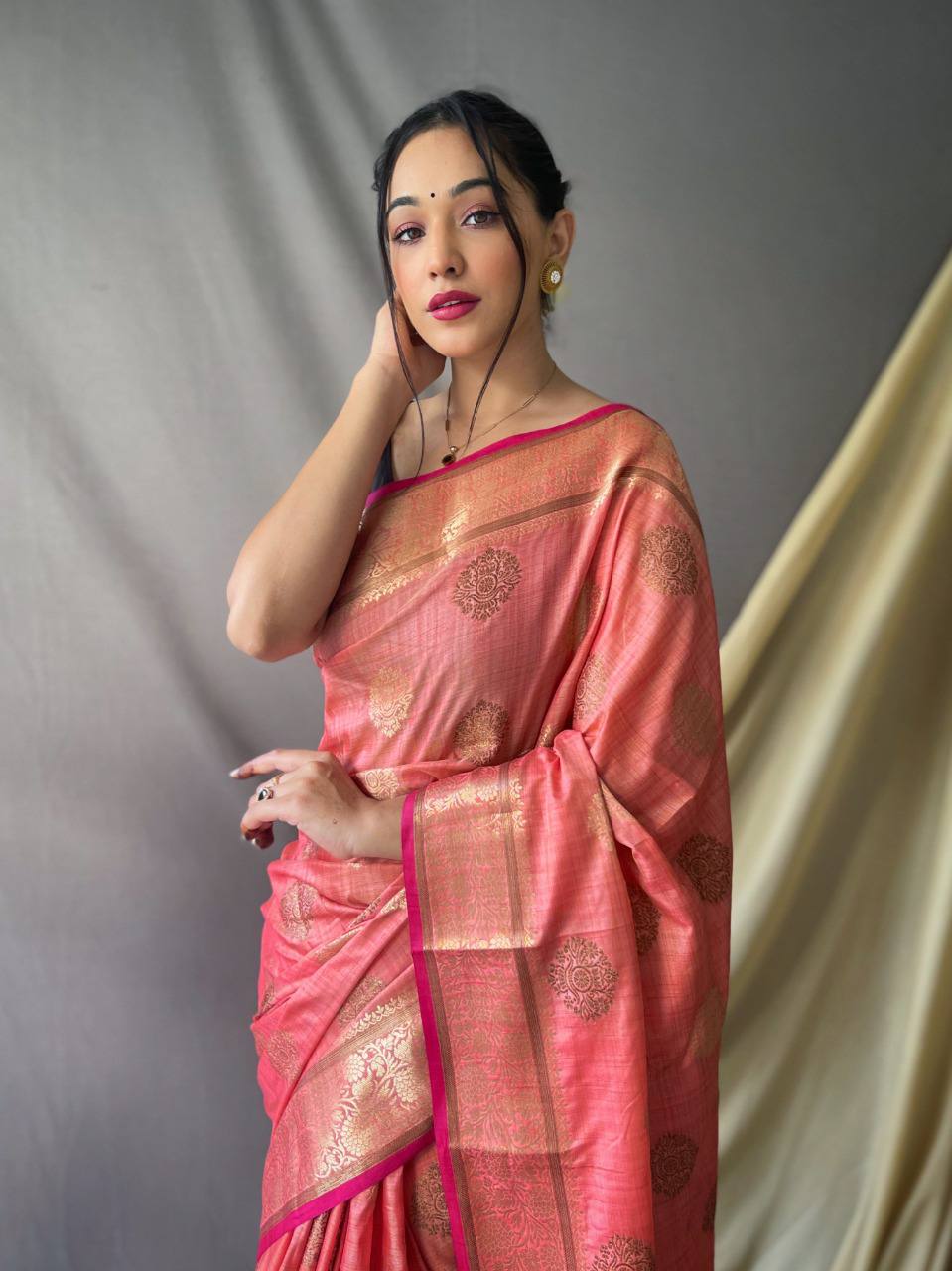Pink Pure Cotton Linen Saree With Copper And Gold Zari Mottifs