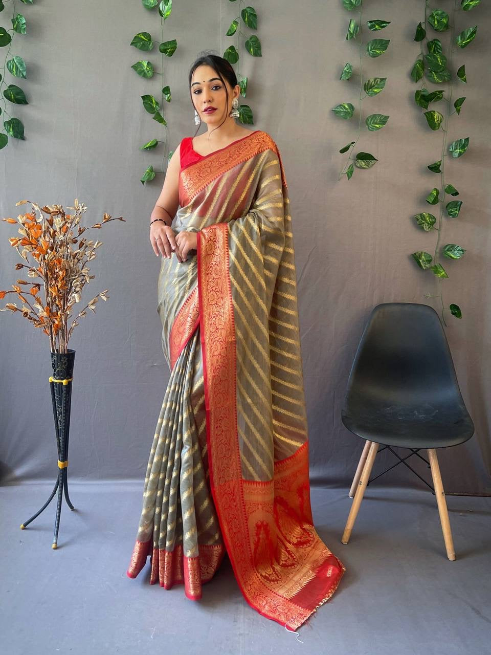 Pure Organza Weaved Saree With Rich Pallu