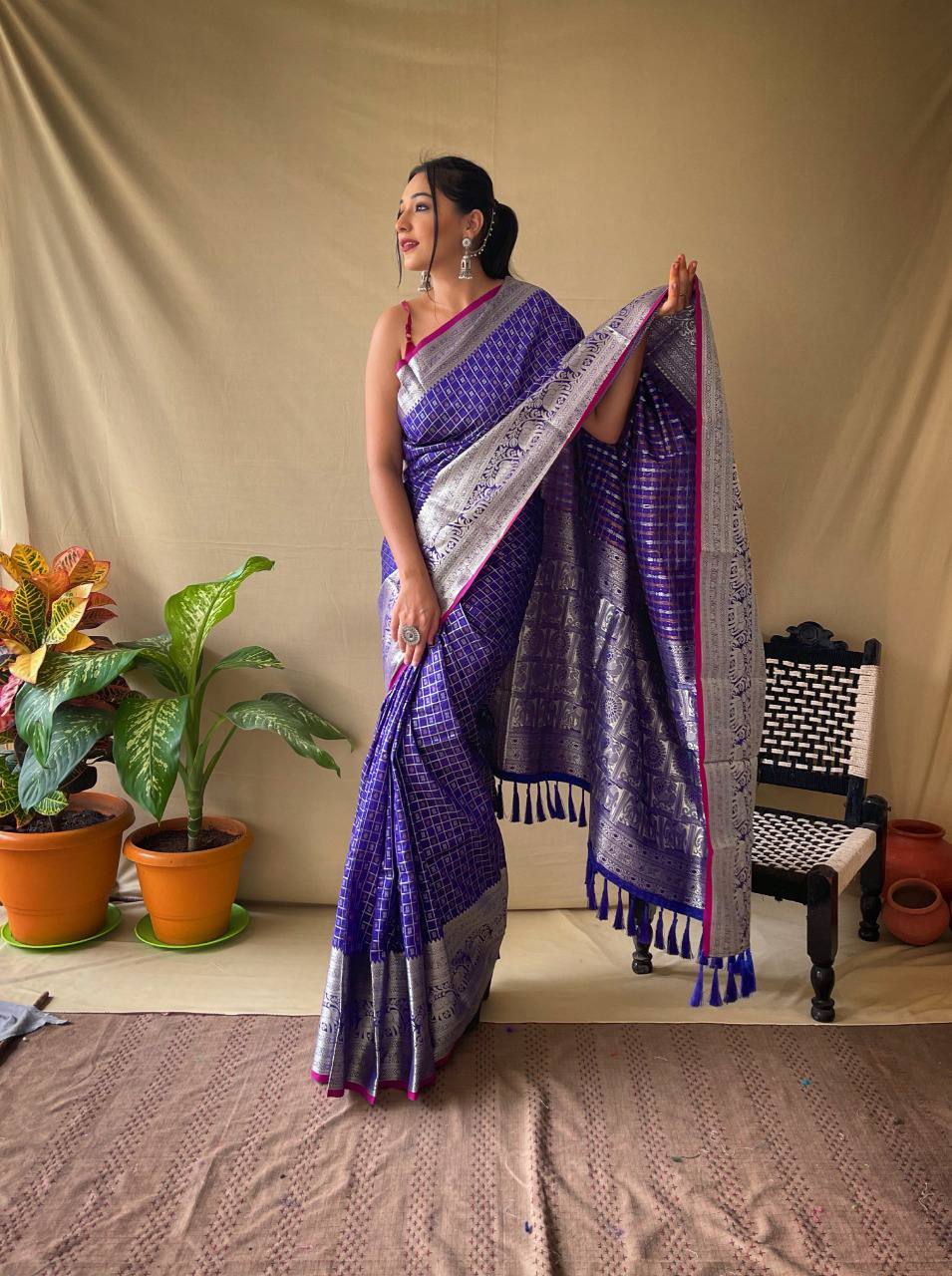 This Saree Gives A Mesmerizing Look To Women