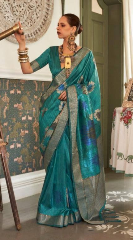 HANDLOOM WEAVING SILK SAREE
