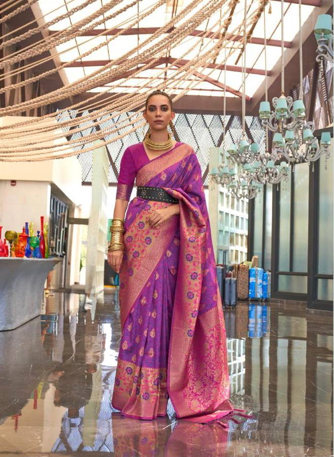 Self Contrast Chaap Handloom Weaving Saree