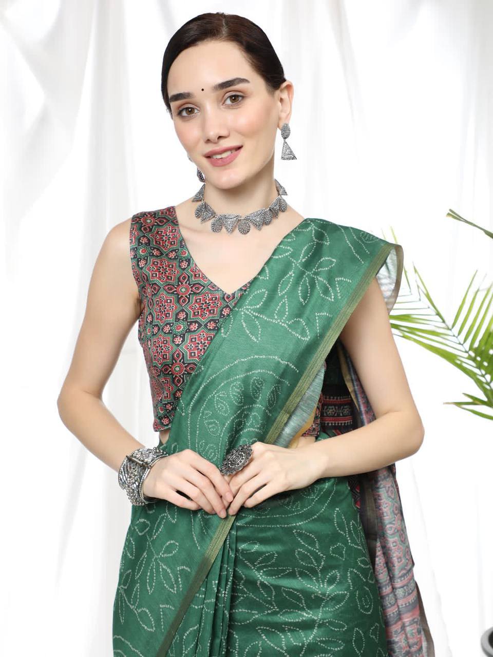 Green Soft Linen Cotton Saree With Beautiful Bandhani