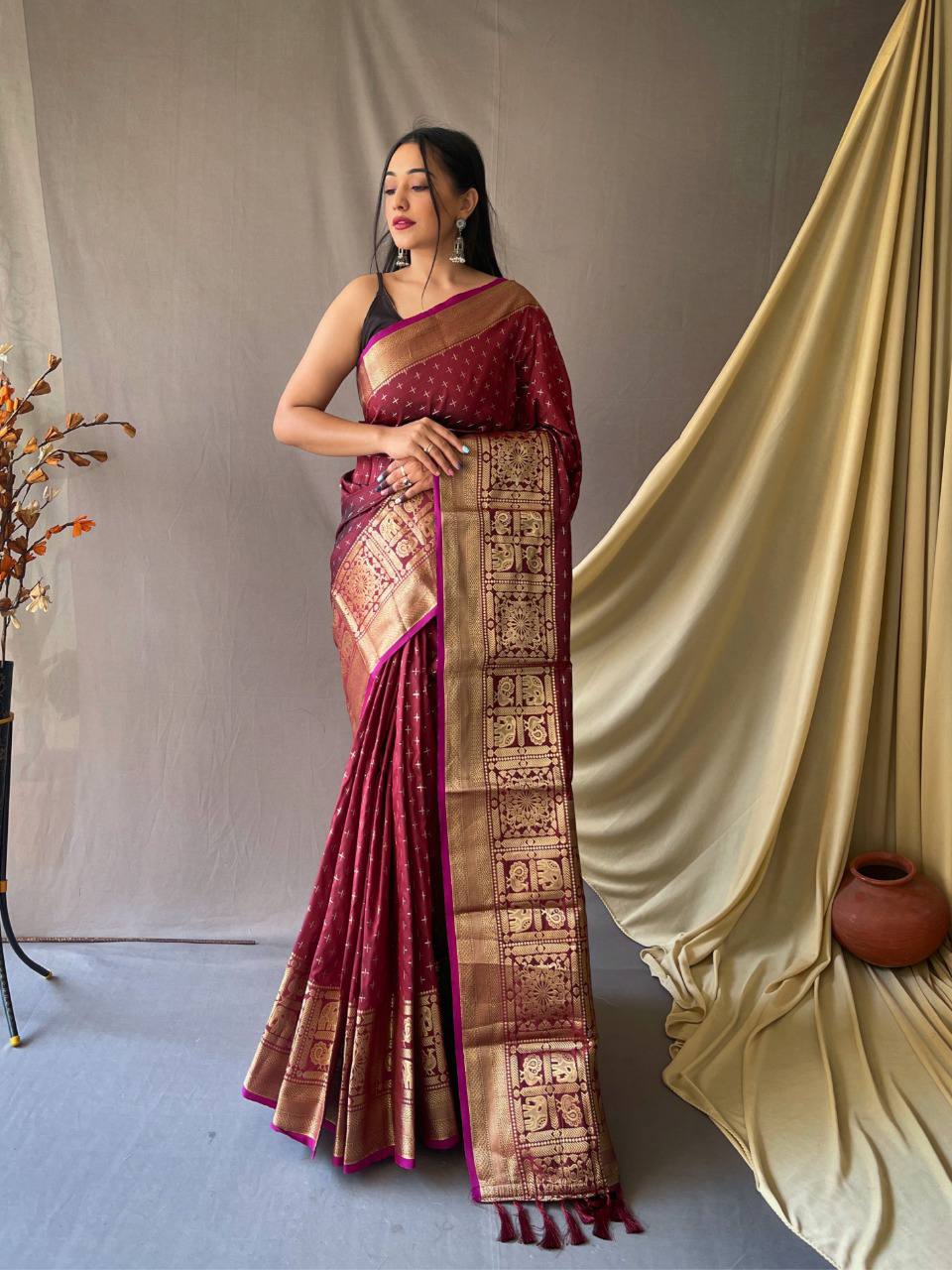 Maroon Heavy Copper Jacquard Weaving Border Handloom Saree