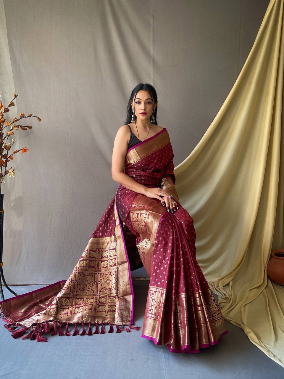 Maroon Heavy Copper Jacquard Weaving Border Handloom Saree